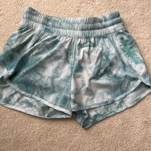 Lululemon low rise tracker 4” size 6